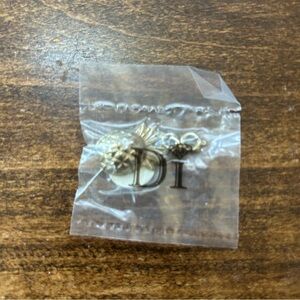 4/$15 One Diamonds International pineapple charm #2